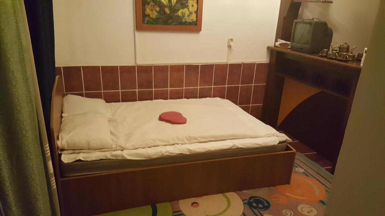 Casele Lena Bed and Breakfast Aldesti  Eksteriør billede
