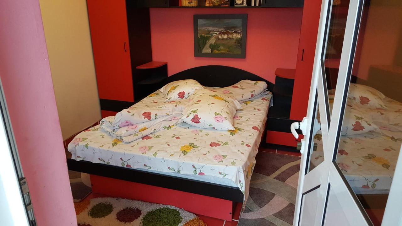 Casele Lena Bed and Breakfast Aldesti  Eksteriør billede